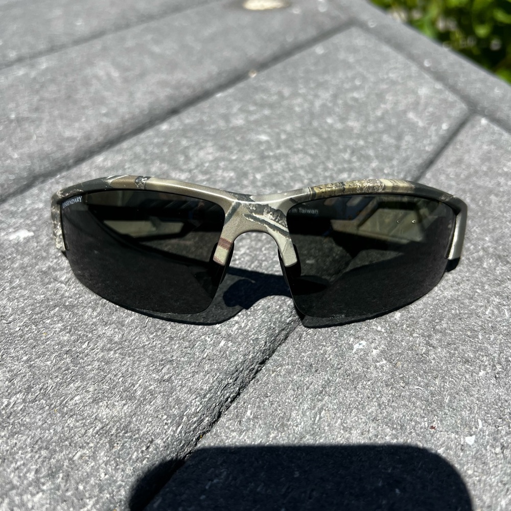 CLEARANCE Men’s Legendary Whitetails Polarized Sunglasses
